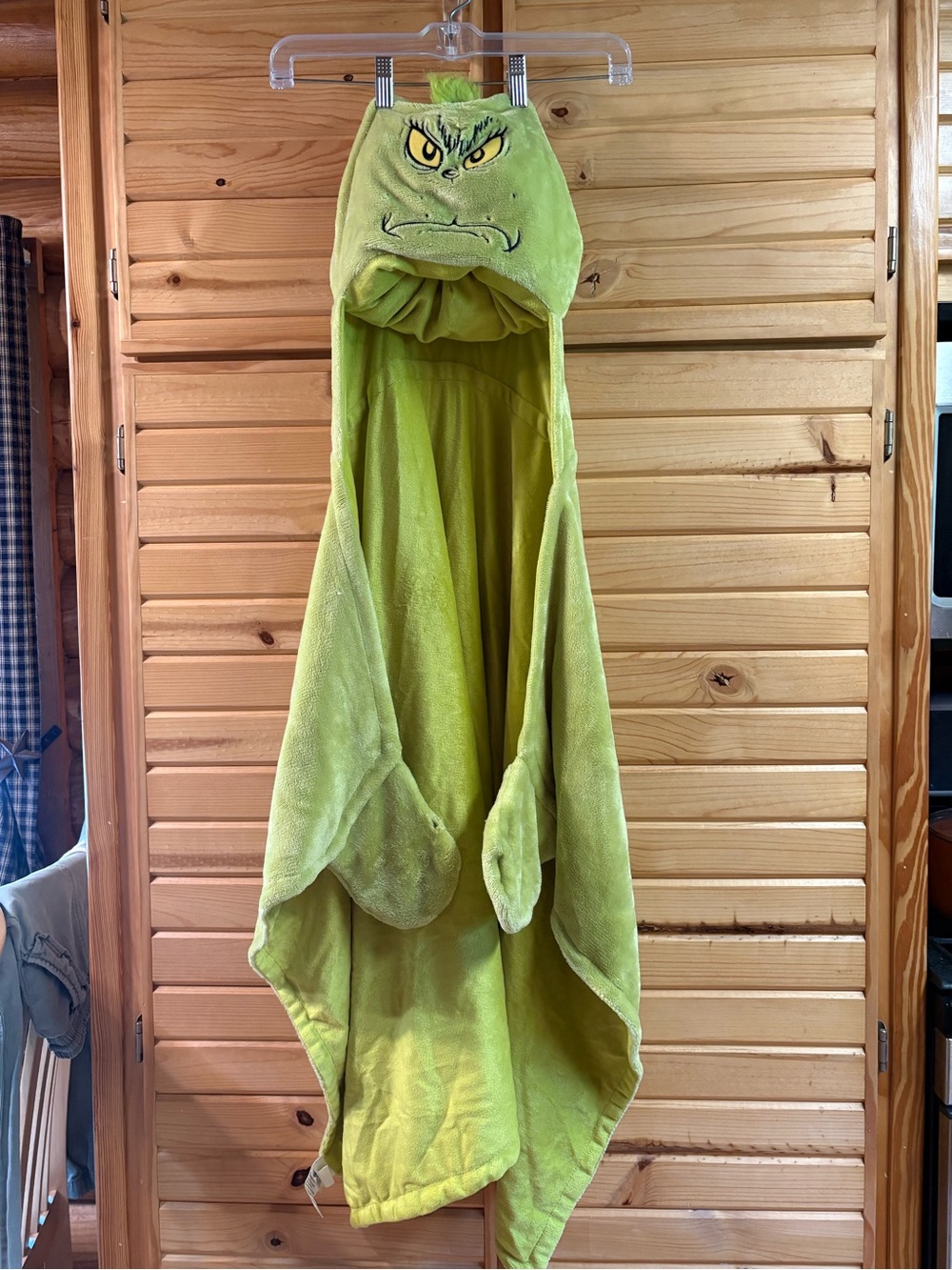 Kids Dr. Seuss “The Grinch” Hooded Wrap Throw Blanket with Hand Pockets